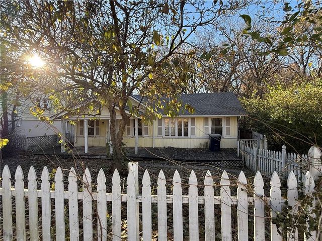 6212 Eugene Field Road, Kansas City, MO 64119