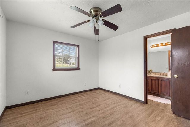 5741 NE 4TH PLACE, Ocala, FL 34470