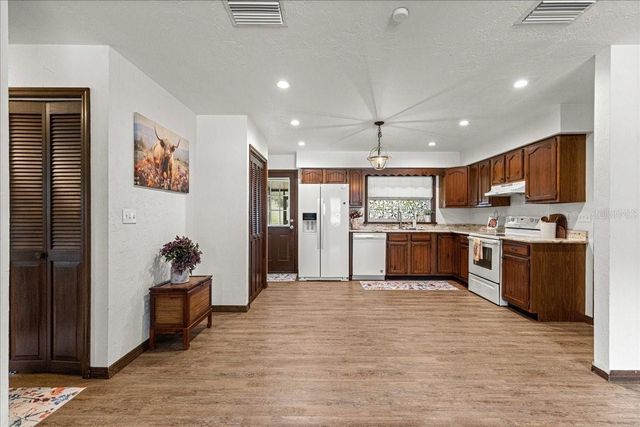 5741 NE 4TH PLACE, Ocala, FL 34470