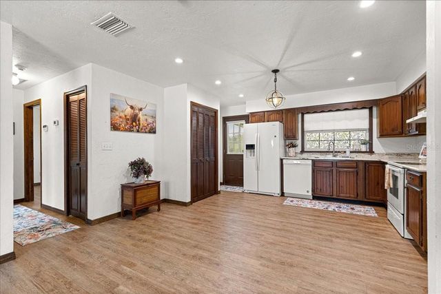 5741 NE 4TH PLACE, Ocala, FL 34470