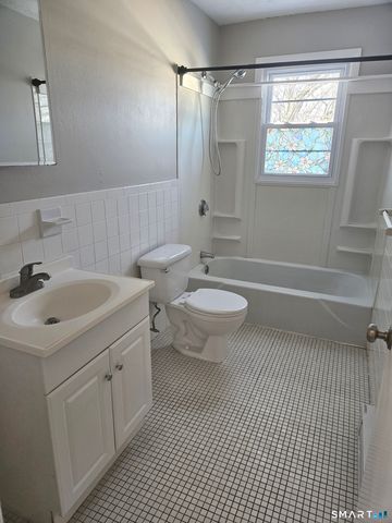 131 Milford St Extension B10, Plainville, CT 06062