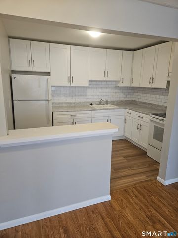 131 Milford St Extension B10, Plainville, CT 06062