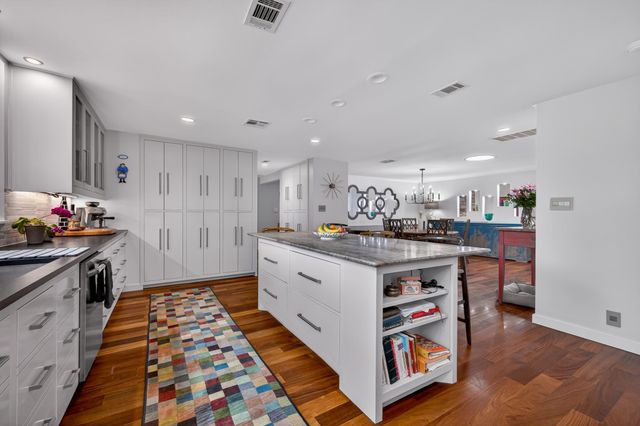 18 Sundown PKWY, Austin, TX 78746
