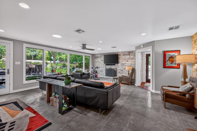 18 Sundown PKWY, Austin, TX 78746