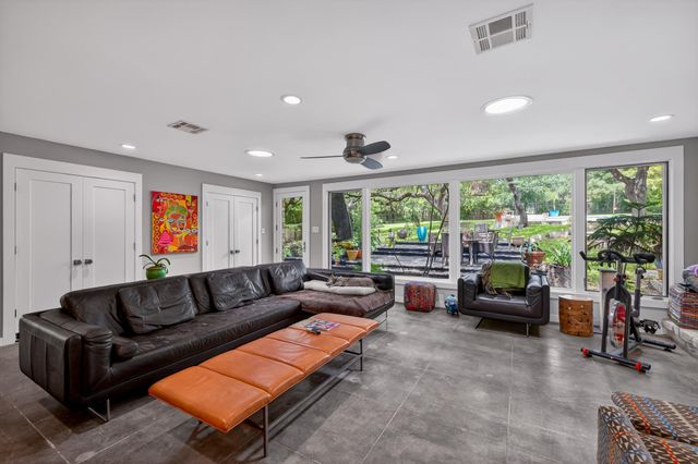 18 Sundown PKWY, Austin, TX 78746