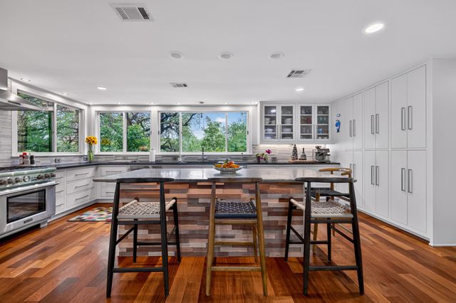 18 Sundown PKWY, Austin, TX 78746