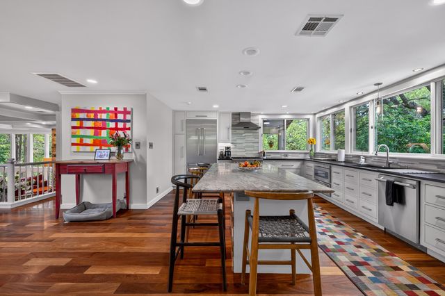 18 Sundown PKWY, Austin, TX 78746