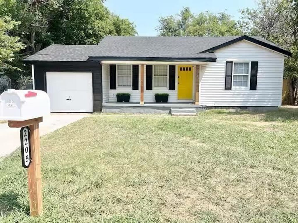 2205 NW Crosby Ave, Lawton, OK 73507