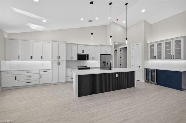 2700 Beach PKWY W, Cape Coral, FL 33914