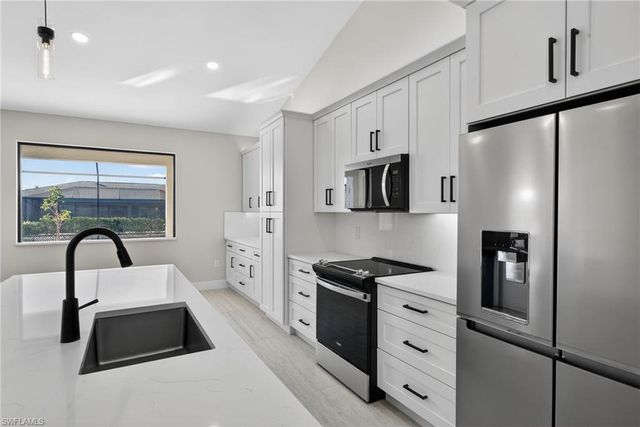 2700 Beach PKWY W, Cape Coral, FL 33914