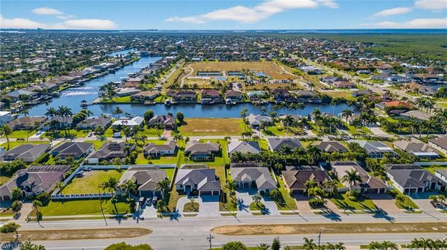 2700 Beach PKWY W, Cape Coral, FL 33914