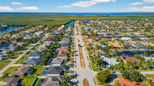 2700 Beach PKWY W, Cape Coral, FL 33914