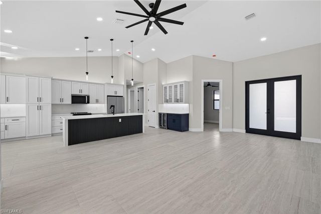 2700 Beach PKWY W, Cape Coral, FL 33914