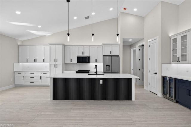 2700 Beach PKWY W, Cape Coral, FL 33914