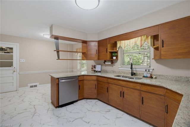 1011 Huntingdon Road, Winston-salem, NC 27104