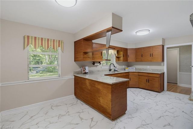 1011 Huntingdon Road, Winston-salem, NC 27104