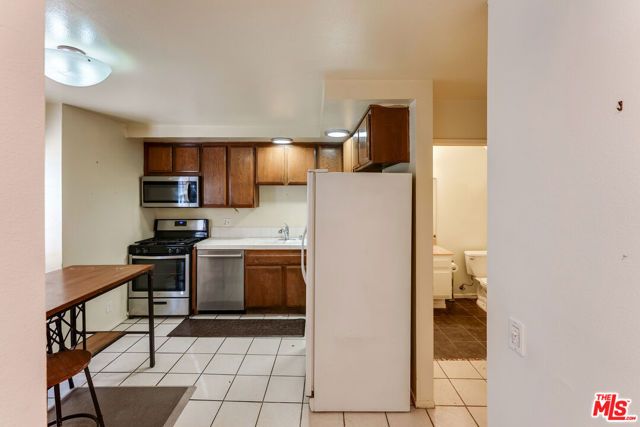 11940 Weddington Street 17, Valley Village, CA 91607