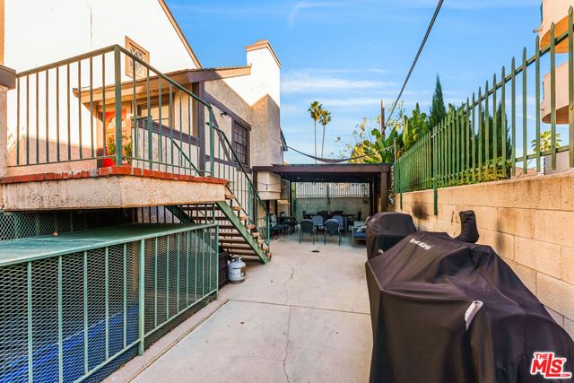 11940 Weddington Street 17, Valley Village, CA 91607