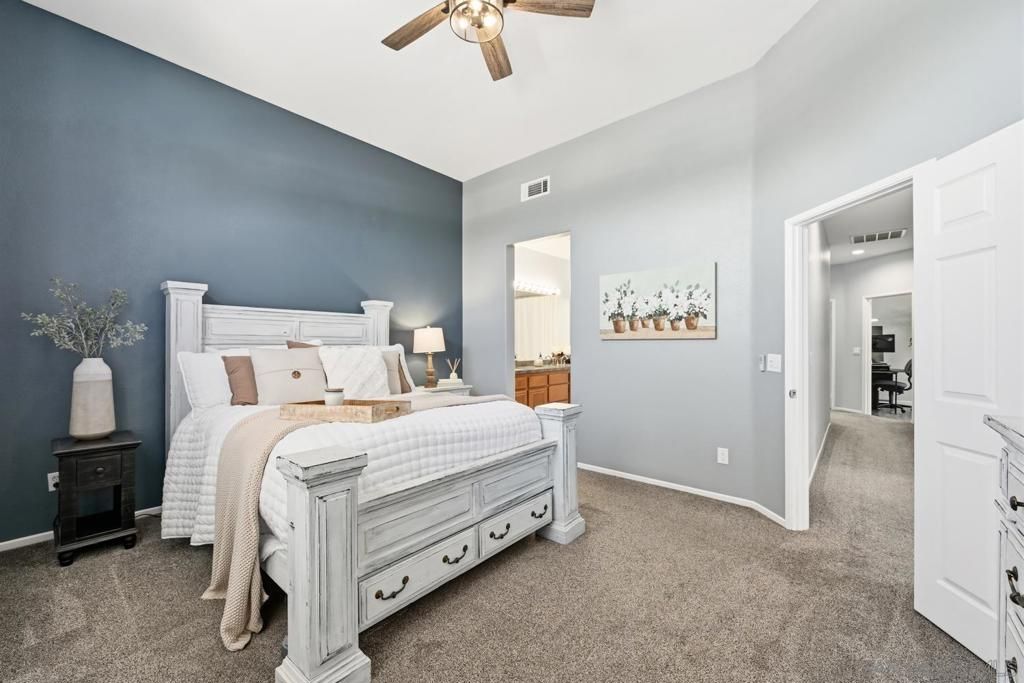 Image 10 of property listing at 4484 Brisbane Way 5, Oceanside, CA 92058
