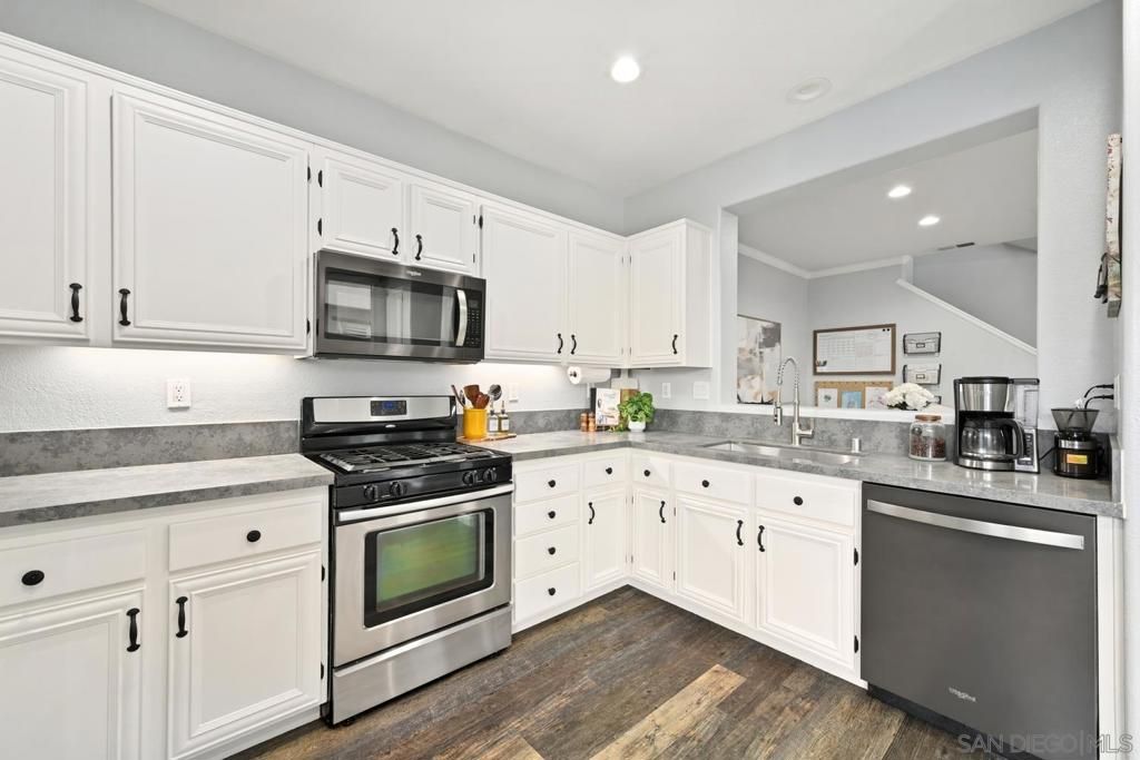 Image 6 of property listing at 4484 Brisbane Way 5, Oceanside, CA 92058