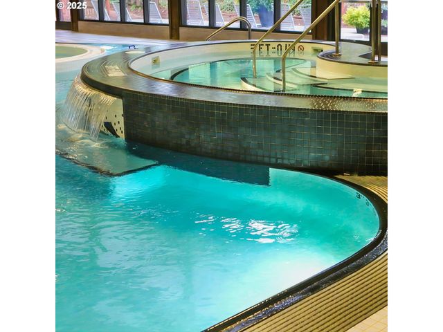 86 KINGSGATE Rd D204, Lake Oswego, OR 97035