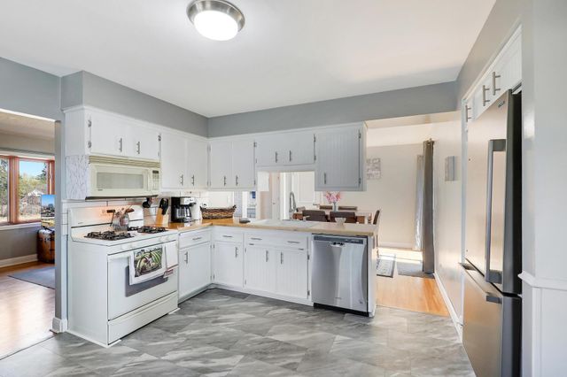 2018 Shale Lane, Eagan, MN 55122