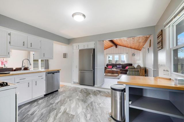 2018 Shale Lane, Eagan, MN 55122