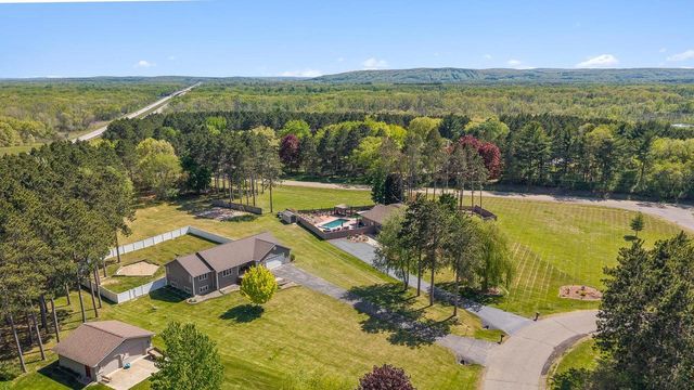 N7579 Pine Ridge Circle, Portage, WI 53901