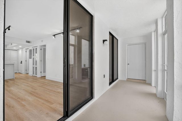 400 W Hidden Valley Boulevard 406, Boca Raton, FL 33487