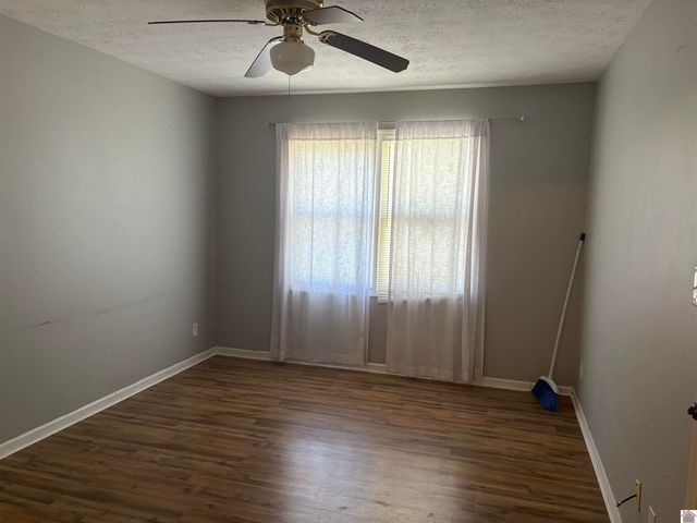 5355 Mayfield Metropolis Rd, Paducah, KY 42001