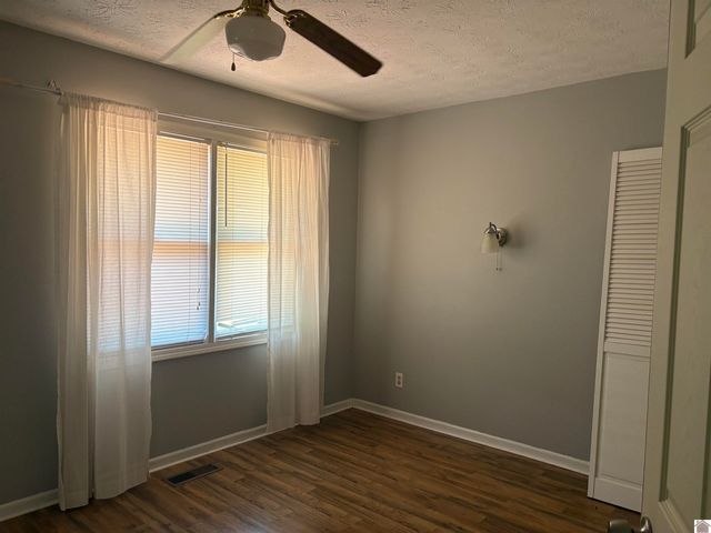 5355 Mayfield Metropolis Rd, Paducah, KY 42001