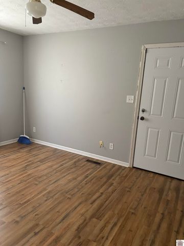 5355 Mayfield Metropolis Rd, Paducah, KY 42001