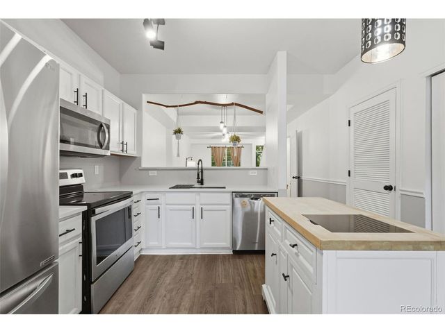 9647 W Chatfield Ave E, Littleton, CO 80128