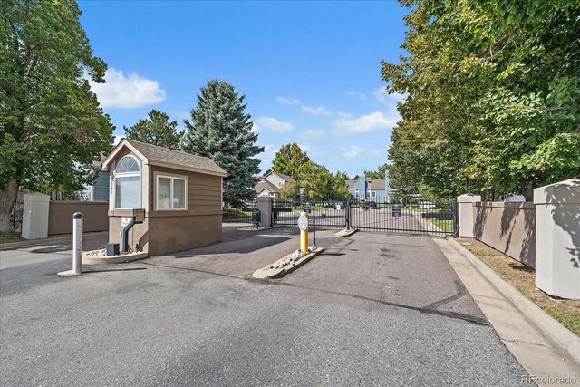 10868 W Dumbarton Drive, Littleton, CO 80127