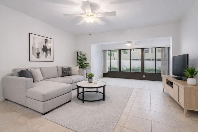 2020 LAKEVIEW DRIVE 105, Clearwater, FL 33763