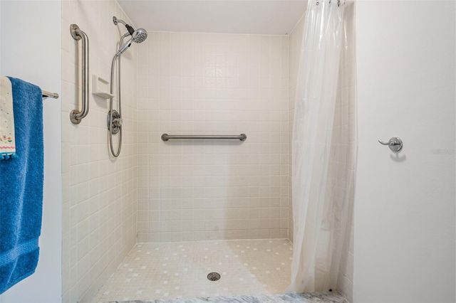 2020 LAKEVIEW DRIVE 105, Clearwater, FL 33763