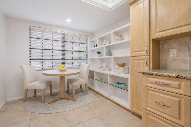 2020 LAKEVIEW DRIVE 105, Clearwater, FL 33763