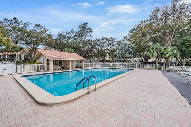 2020 LAKEVIEW DRIVE 105, Clearwater, FL 33763