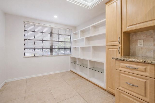 2020 LAKEVIEW DRIVE 105, Clearwater, FL 33763