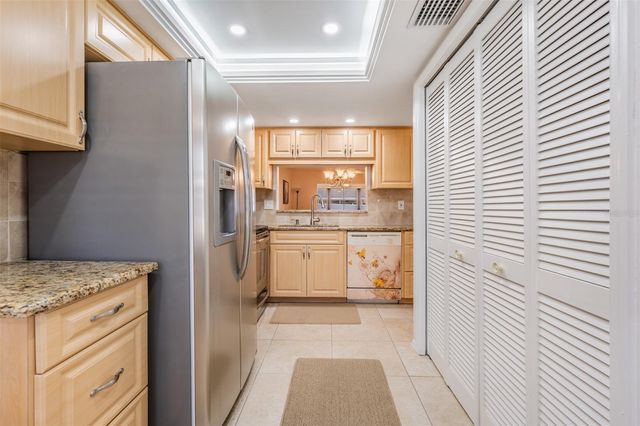 2020 LAKEVIEW DRIVE 105, Clearwater, FL 33763