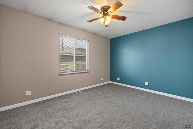 768 LION DR, Rapid City, SD 57701