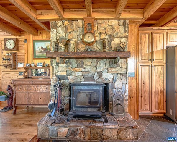 615 RIGGS RD, Louisa, VA 23093