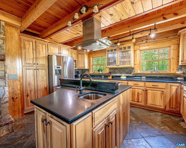 615 RIGGS RD, Louisa, VA 23093