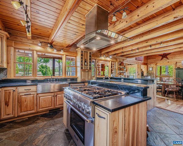 615 RIGGS RD, Louisa, VA 23093