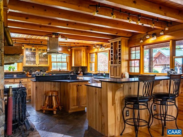 615 RIGGS RD, Louisa, VA 23093