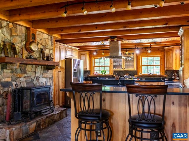 615 RIGGS RD, Louisa, VA 23093