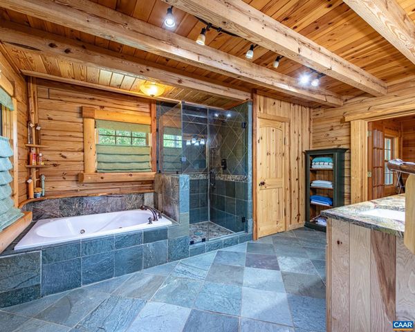 615 RIGGS RD, Louisa, VA 23093