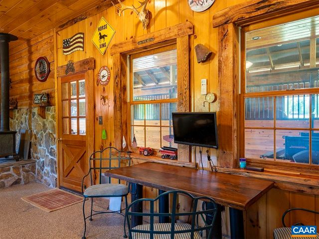 615 RIGGS RD, Louisa, VA 23093