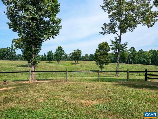 615 RIGGS RD, Louisa, VA 23093