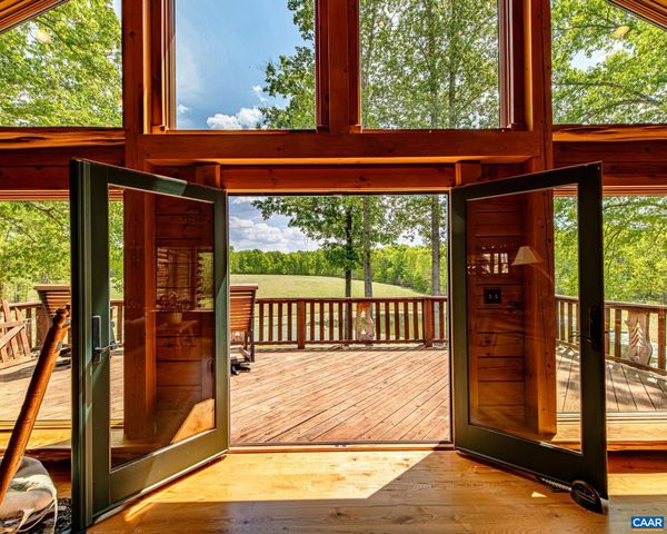 615 RIGGS RD, Louisa, VA 23093